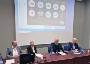 Fotografia z obrad plenarnych konferencji naukowej Przestrzenie przekładu 8