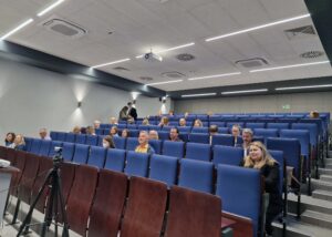 Fotografia z obrad plenarnych konferencji naukowej Przestrzenie przekładu 8