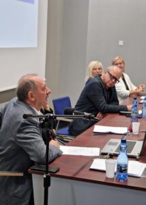 Fotografia z obrad plenarnych konferencji naukowej Przestrzenie przekładu 8