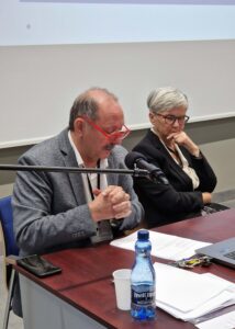 Fotografia z obrad plenarnych konferencji naukowej Przestrzenie przekładu 8