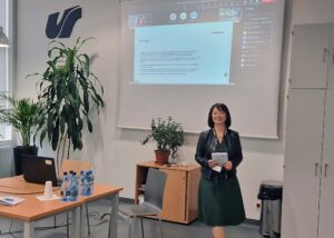 Fotografia z obrad sekcji konferencji naukowej Przestrzenie przekładu 8