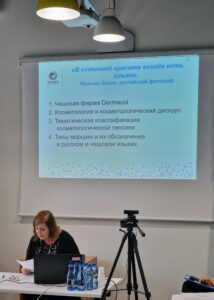 Fotografia z obrad sekcji konferencji naukowej Przestrzenie przekładu 8