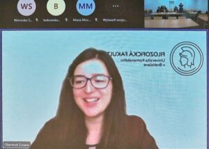 Fotografia z obrad sekcji konferencji naukowej Przestrzenie przekładu 8