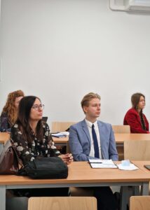 Fotografia z obrad sekcji konferencji naukowej Przestrzenie przekładu 8