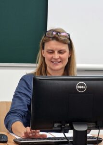 Fotografia z obrad sekcji konferencji naukowej Przestrzenie przekładu 8