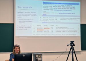 Fotografia z obrad sekcji konferencji naukowej Przestrzenie przekładu 8