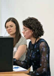 Fotografia z obrad sekcji konferencji naukowej Przestrzenie przekładu 8