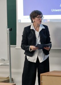 Fotografia z obrad sekcji konferencji naukowej Przestrzenie przekładu 8