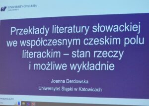 Fotografia z obrad sekcji konferencji naukowej Przestrzenie przekładu 8