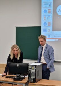 Fotografia z obrad sekcji konferencji naukowej Przestrzenie przekładu 8